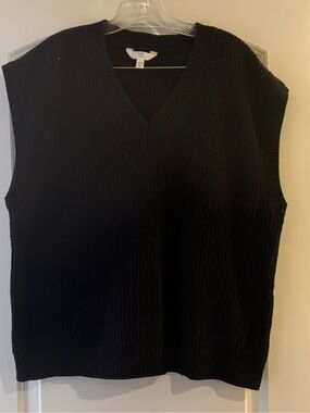 Time and Tru Black Ribbed V-Neck Sweater Vest
